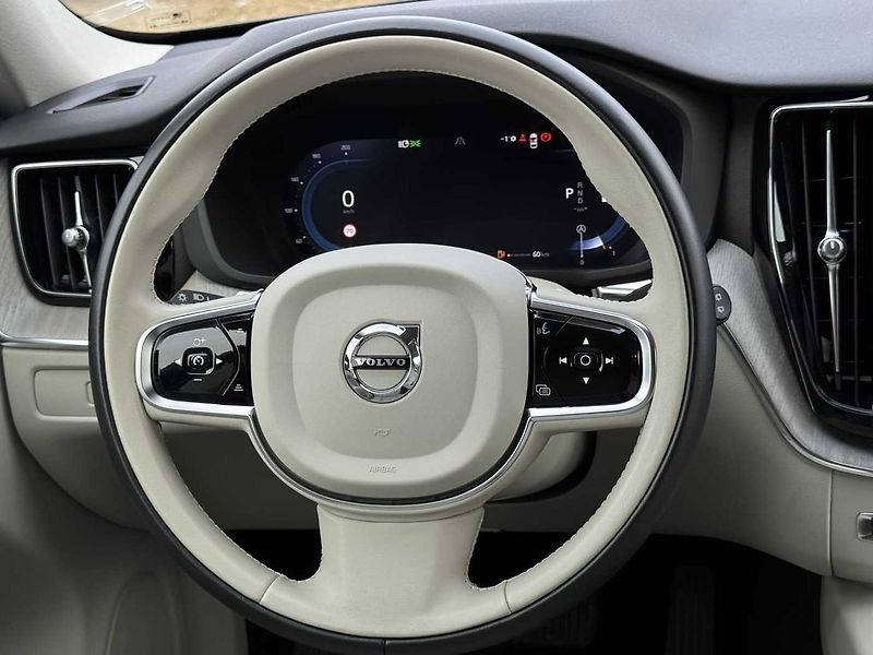 Volvo XC60 Plus B4 AWD Light paket - fotka 22 z 23