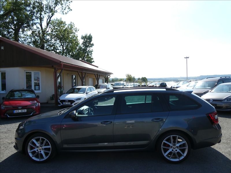 Škoda Octavia 2,0 TDi 135kW RS DSG, serviska - fotka 6 z 49