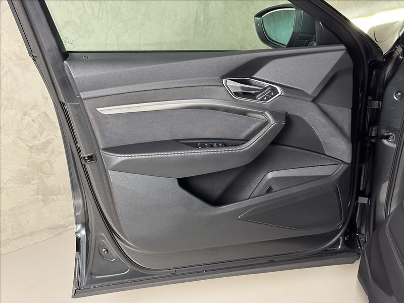 Audi e-tron 300kW Sportback S-Line Matrix - fotka 21 z 50