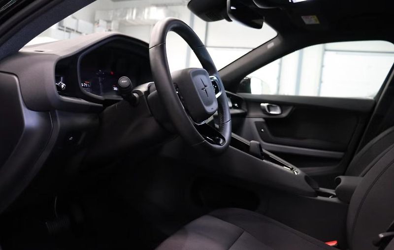 Polestar 2 LR SoH 100% 360kam BLIS LED - fotka 8 z 20