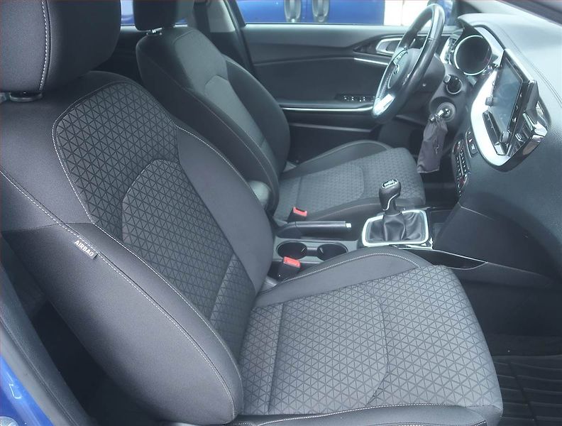 Kia Ceed (2020) Gold 1.0 T-GDI, Serv.kniha - fotka 9 z 16