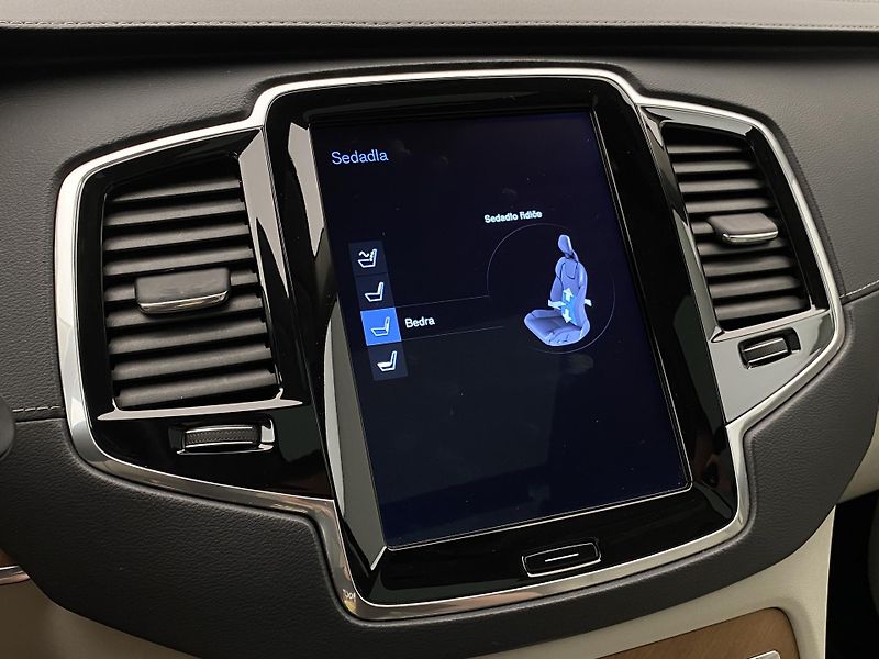 Volvo XC90 D5 AWD INSCRIPTION REZERVACE - fotka 55 z 56