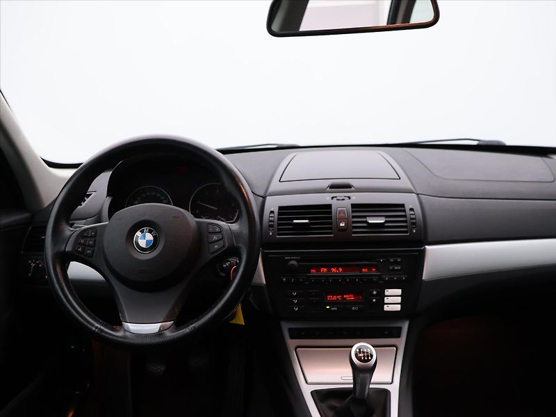 BMW X3 2,0 D xDrive 110kW Xenon Tažné - fotka 16 z 23