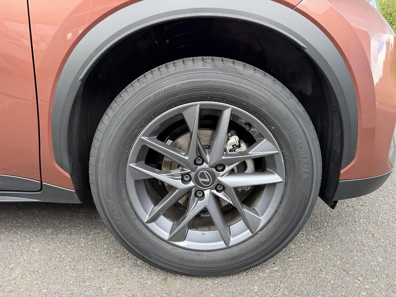 Lexus LBX 1,5 HYBRID 67kW 2200km aut.nav - fotka 9 z 20