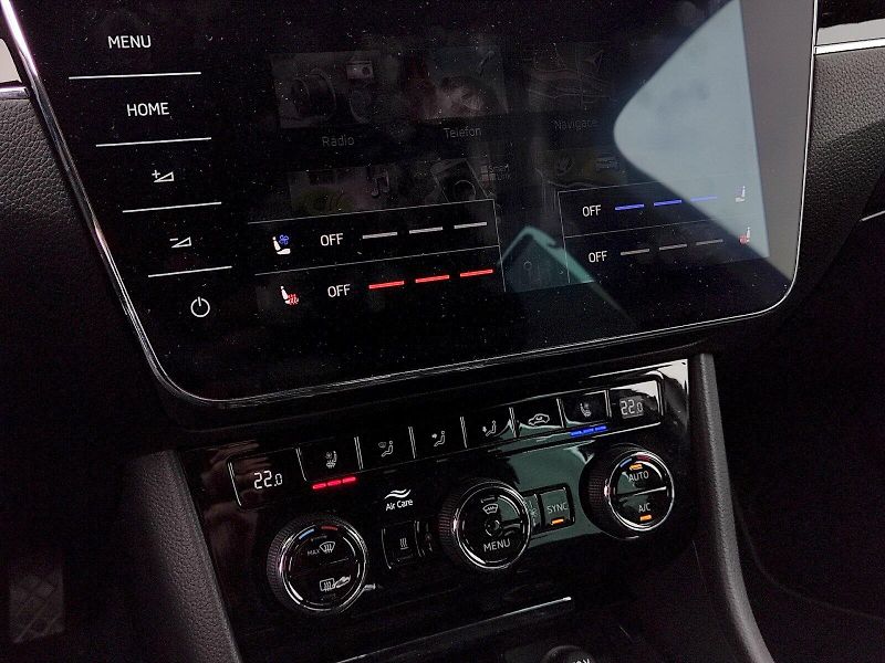 Škoda Superb (2023) Combi L&K 2,0 Tsi 206 Kw 4x4 D - fotka 23 z 43