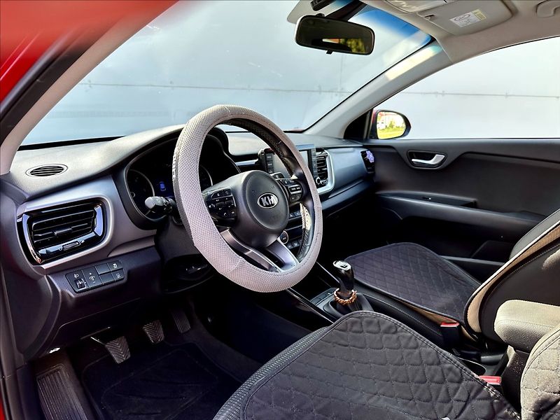 Kia Stonic 1,6 CRDi Aut.klima,Kamera - fotka 13 z 39