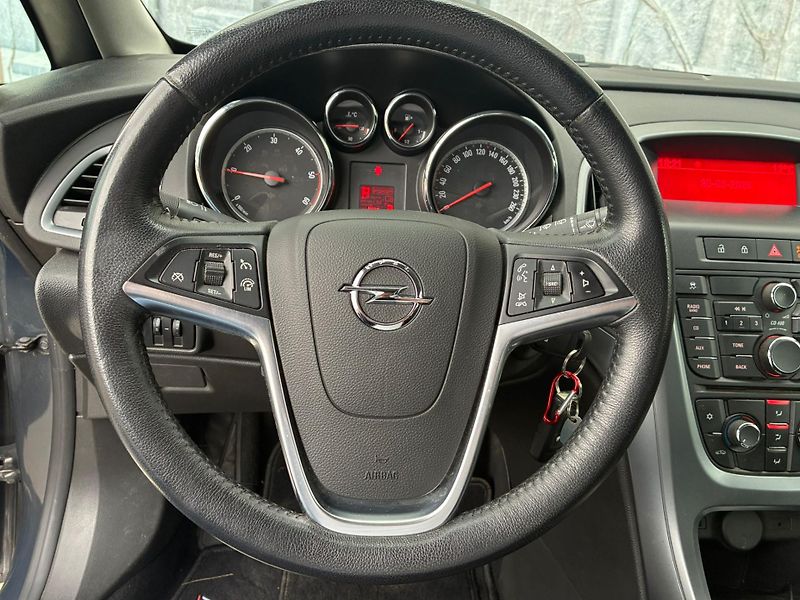 Opel Astra (2013) 2.0DCTi, 121KW, AUTOMAT - fotka 16 z 23