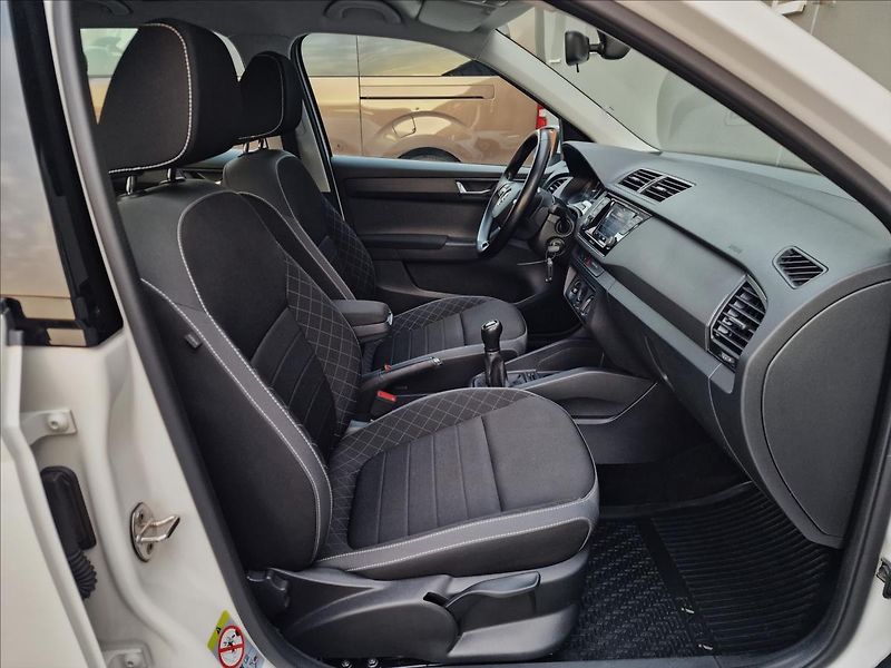 Škoda Fabia 1.0 TSI 70kW Combi Tour,1.Maj - fotka 14 z 47