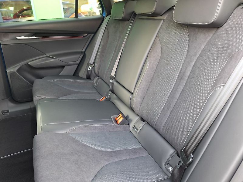 Škoda Elroq Sportline 85 82kWh 210kW - fotka 8 z 11