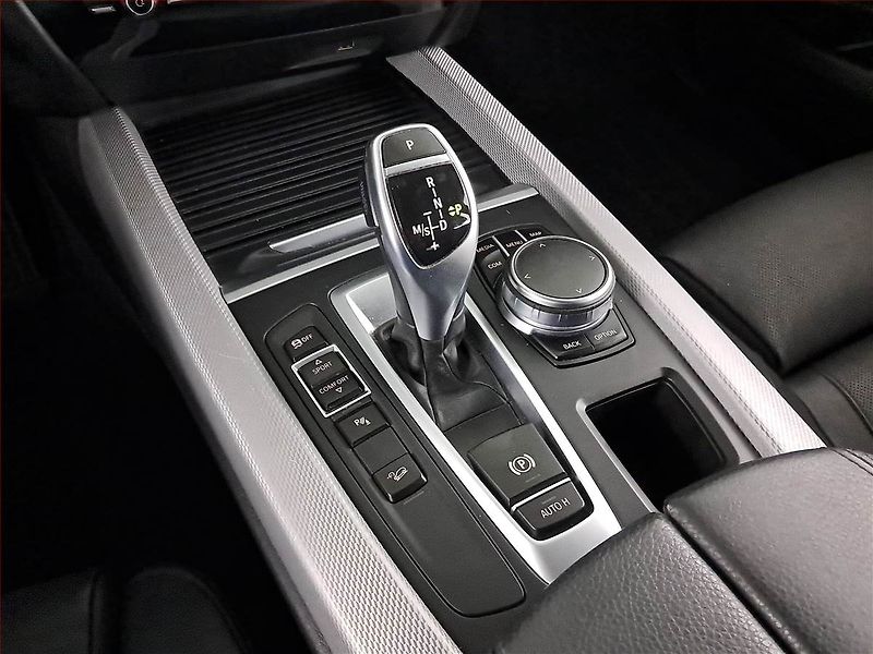BMW X5 (2016) xDrive30d - fotka 13 z 24