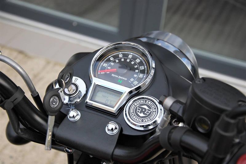 Royal Enfield Classic 350 (2026) BLACK - fotka 18 z 25