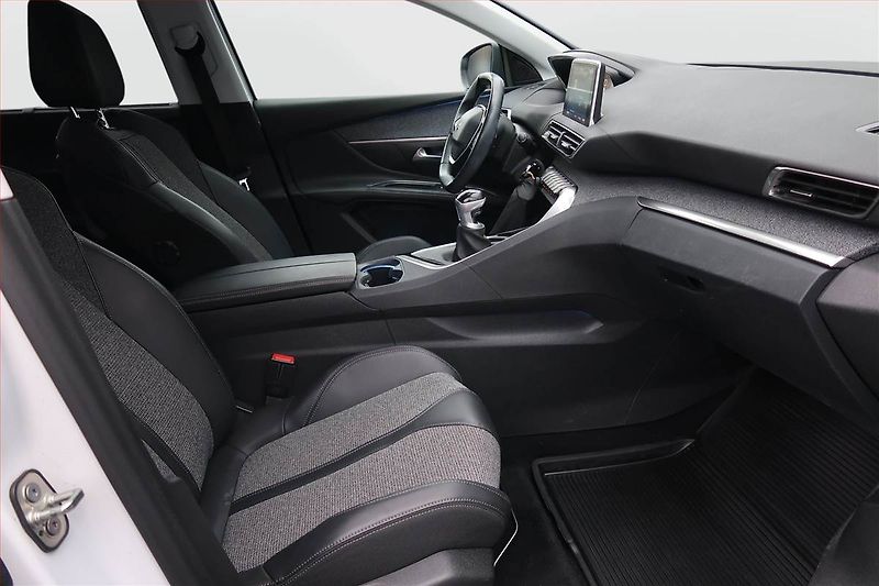 Peugeot 5008 (2018) PureTech 130, 7 míst, ČR,1.maj - fotka 9 z 19