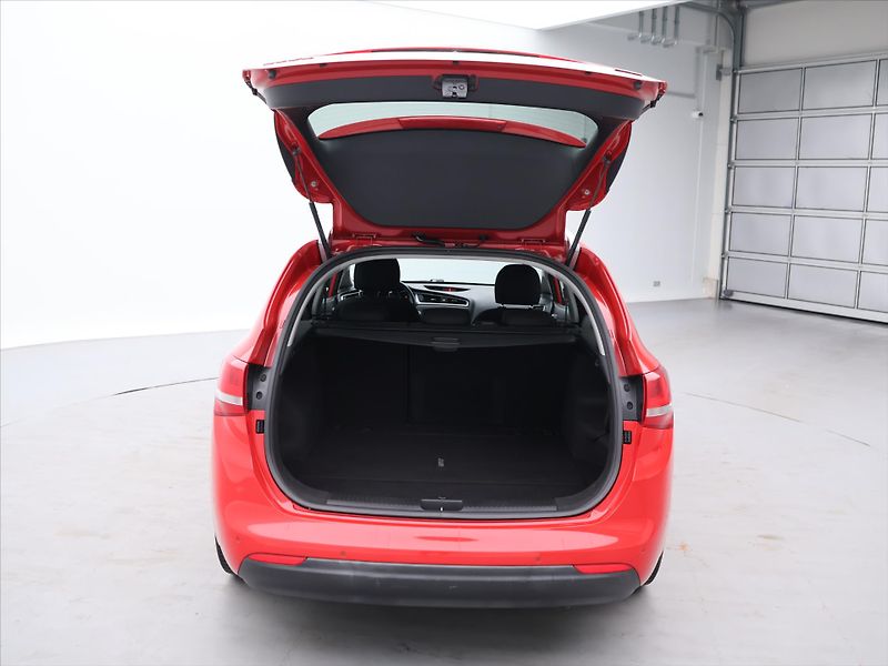 Kia Ceed 1,6 CRDI 100kW CZ Comfort Navi - fotka 9 z 30