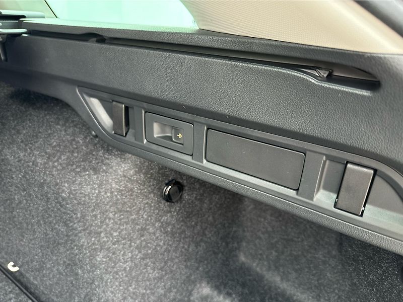 Škoda Octavia Combi Selection 2,0 TDI 85 kW - fotka 17 z 22