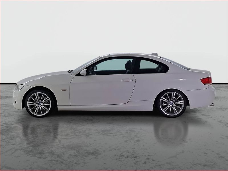 BMW Řada 3 (2008) M Paket 320 d, Automat - fotka 3 z 16