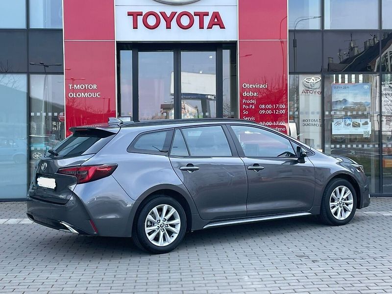 Toyota Corolla 1.8 Comfort Tech - fotka 3 z 14