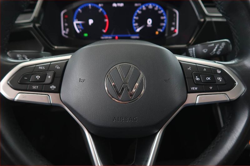 Volkswagen Touran (2023) 2.0 TDI - fotka 15 z 18