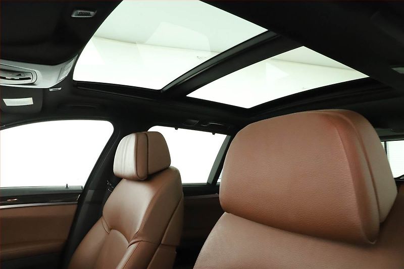 BMW Řada 5 (2012) 530d xDrive, 4X4, Automat - fotka 12 z 20