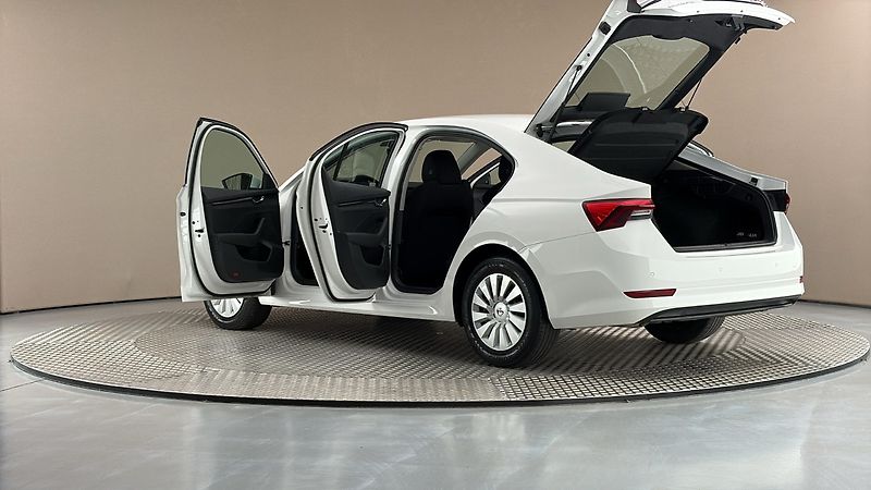 Škoda Octavia 2.0 TDI Active - fotka 7 z 24