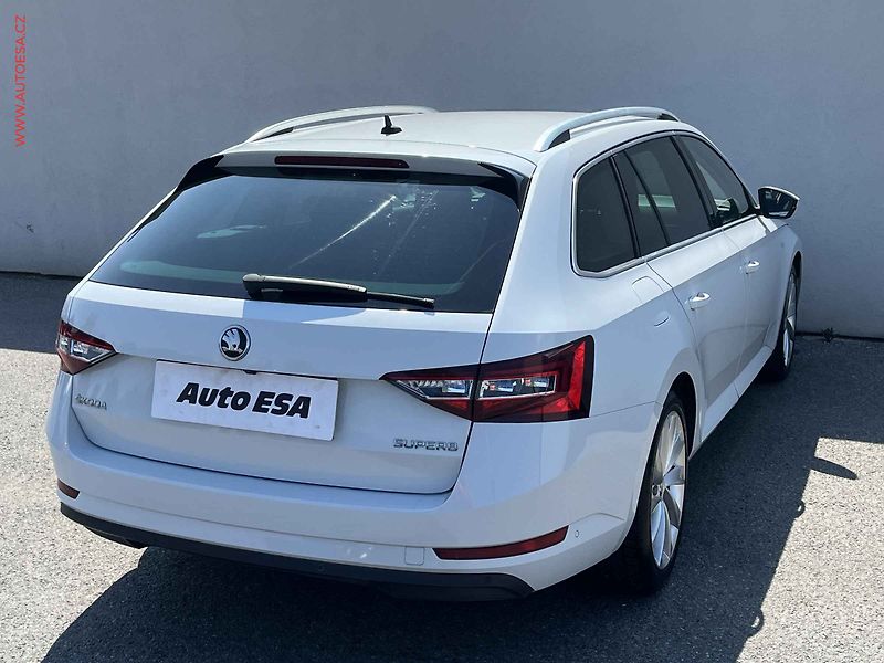 Škoda Superb (2018) 2.0 TDi, ČR, L&K, DSG, kůže - fotka 4 z 15