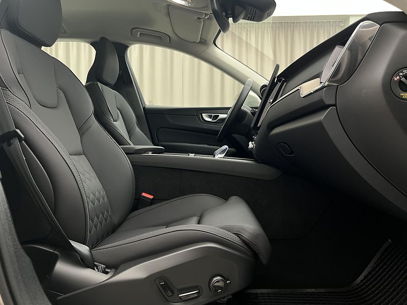 Volvo XC60 T6 AWD BRIGHT PLUS CZ 1.maj. - fotka 19 z 47