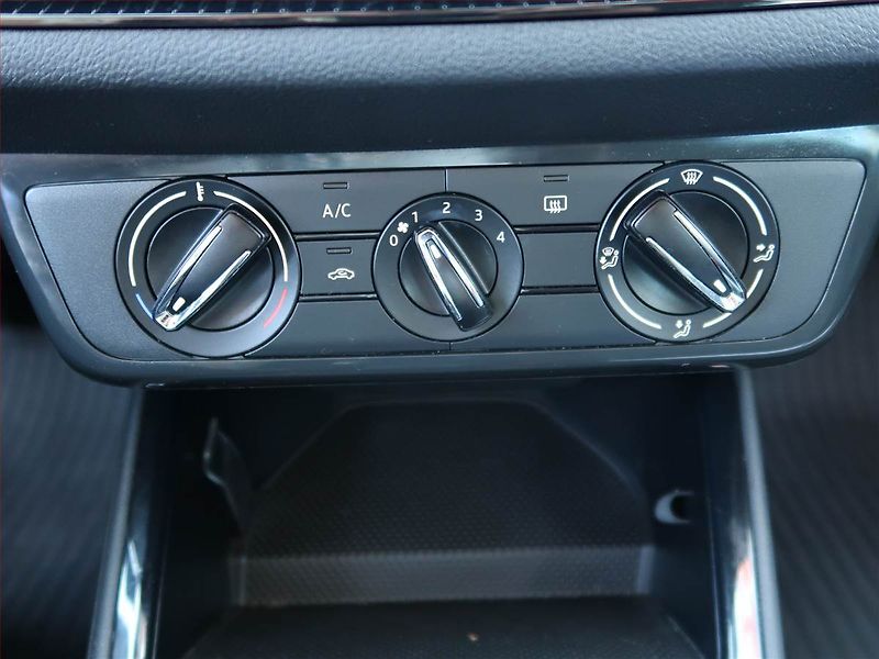 Škoda Fabia (2023) 1.0 TSI, Tempomat - fotka 12 z 17