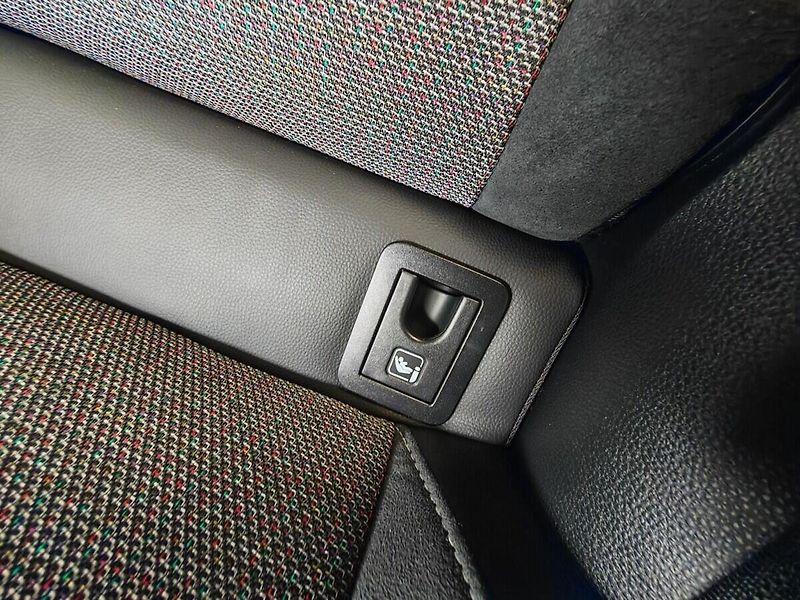 Toyota Corolla 1,8 Hybrid e-CVT Style - fotka 20 z 40