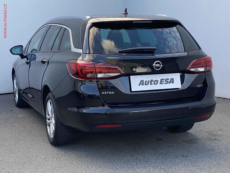 Opel Astra (2018) 1.6 CDTi SportsTourer - fotka 6 z 19
