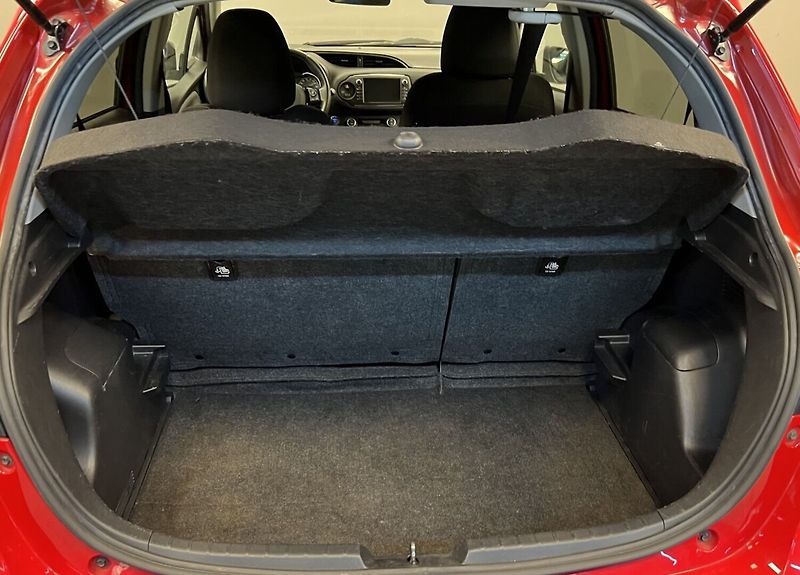 Toyota Yaris Hybrid e-CVT Active Trend - fotka 10 z 15