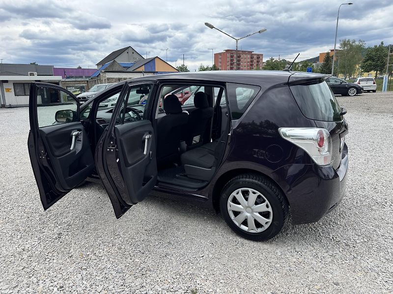 Toyota Verso (2010) 1.6VVTi,rezervace - fotka 10 z 39
