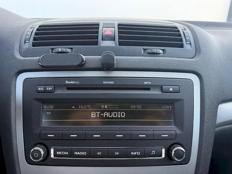 Škoda Octavia (2012) LIM CR Elega 103/2.0 6AG - fotka 20 z 24