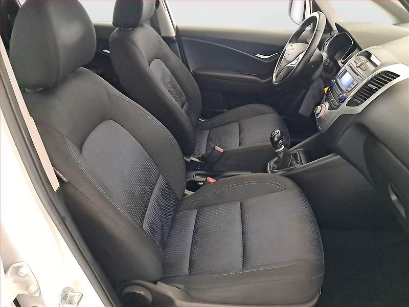 Hyundai ix20 (2018) 1.4 CVVT, ČR,1.maj - fotka 9 z 15