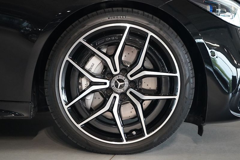 Mercedes-Benz Třídy C 300d 4MATIC AMG, Panorama, HUD - fotka 8 z 50