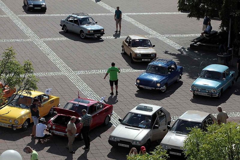 Již 8. ročník tradičního zlínského setkání všech majitelů vozů značky Škoda vyrobených do roku 1994. Náměstí Míru ve Zlíně.