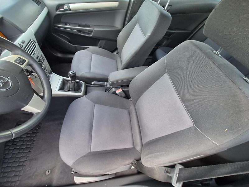 Opel Astra 1,6 16V Enjoy - fotka 7 z 16