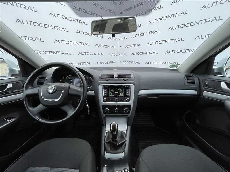 Škoda Octavia 1,4 Tsi Family 90kw , Navi , s - fotka 17 z 22