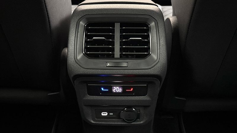 Volkswagen Tiguan Allspace 2.0 TDI DSG 4MOTION R-Line - fotka 22 z 30