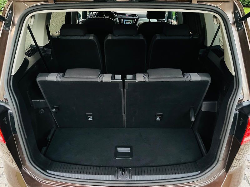 Volkswagen Touran 1.6TDI MAN 7MÍST LED SERVISKA - fotka 22 z 45