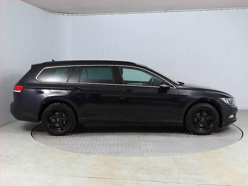 Volkswagen Passat (2015) Comfortline 2.0 TDI, Navi - fotka 6 z 17