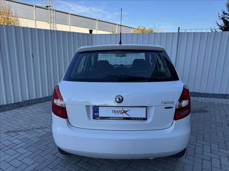 Škoda Fabia 1,4 i 16V 63kW DPH 1.maj ČR - fotka 11 z 47