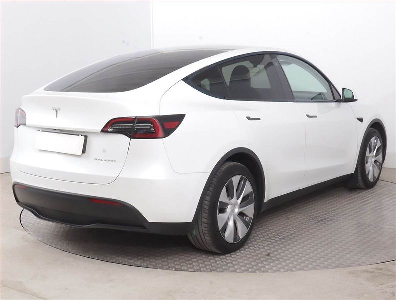 Tesla Model Y (2023) Long Range AWD 79kWh, SoH 92% - fotka 5 z 21