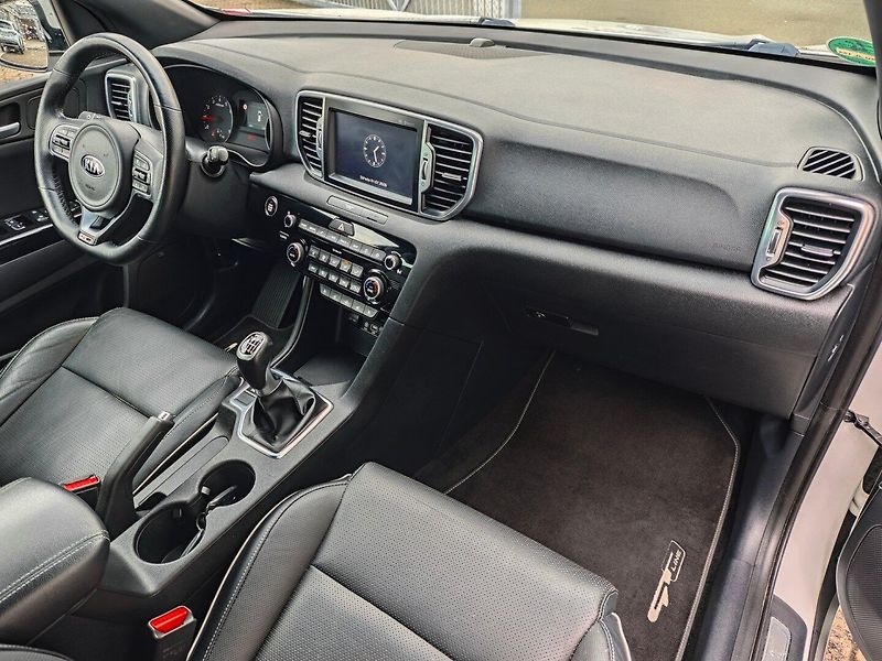 Kia Sportage (2016) 1.6 T-GDi GT-line AWD 130kW - fotka 10 z 43