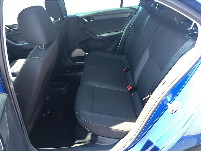 Škoda Rapid 1.2 TSi 63kW AMBITION FRESH - fotka 12 z 27