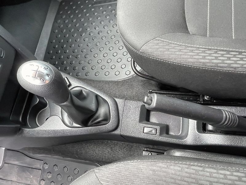 Dacia Sandero (2020) 1.0 TCe,54kW,Klima,ČR - fotka 18 z 28