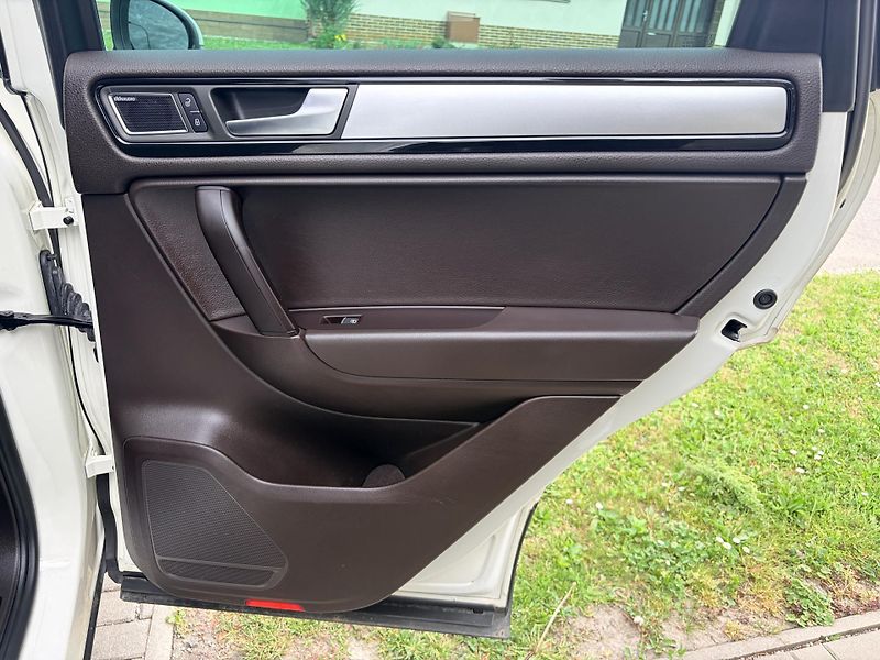 Volkswagen Touareg 3.0TDI V6 DSG 4x4 VZDUCH - fotka 36 z 56