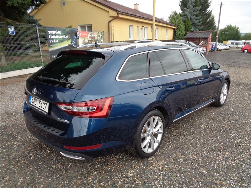 Škoda Superb 2,0 - fotka 7 z 20