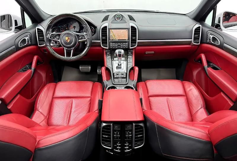 Porsche Cayenne (2016) Výkonná verze S - fotka 11 z 18