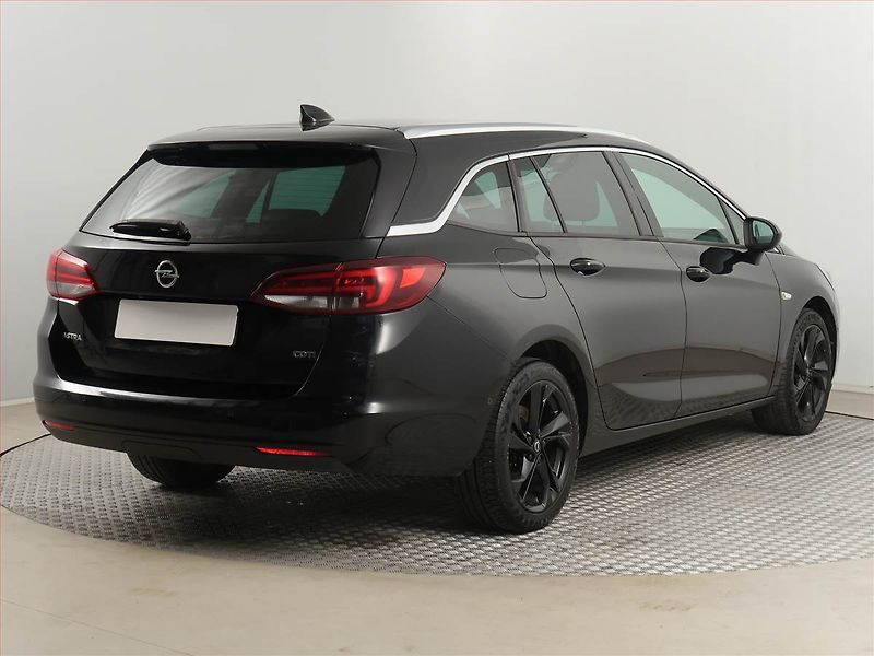 Opel Astra (2017) 1.6 CDTI, Navi, Tempomat - fotka 5 z 21