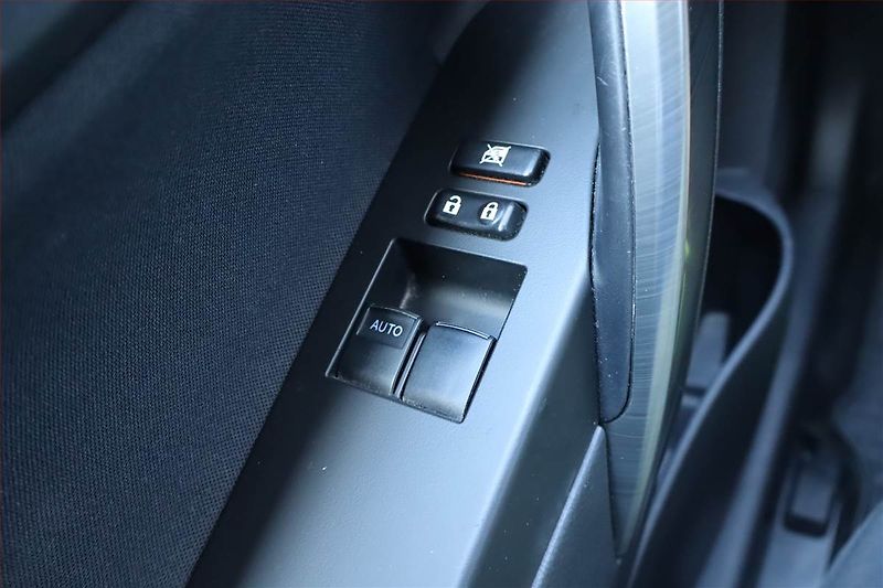 Toyota Auris (2013) 1.6 Valvematic, Automat, Navi - fotka 20 z 24