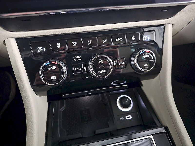 Škoda Superb (2023) COMBI 2.0TSI 206kW 4X4 Laurin - fotka 24 z 34